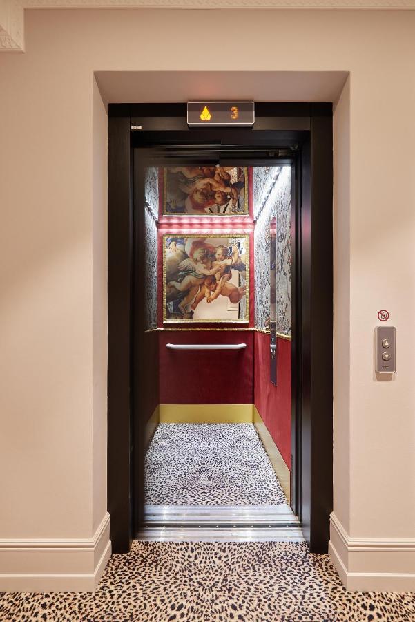 The Leo Grand Hotel Vienna Exterior photo The elevator