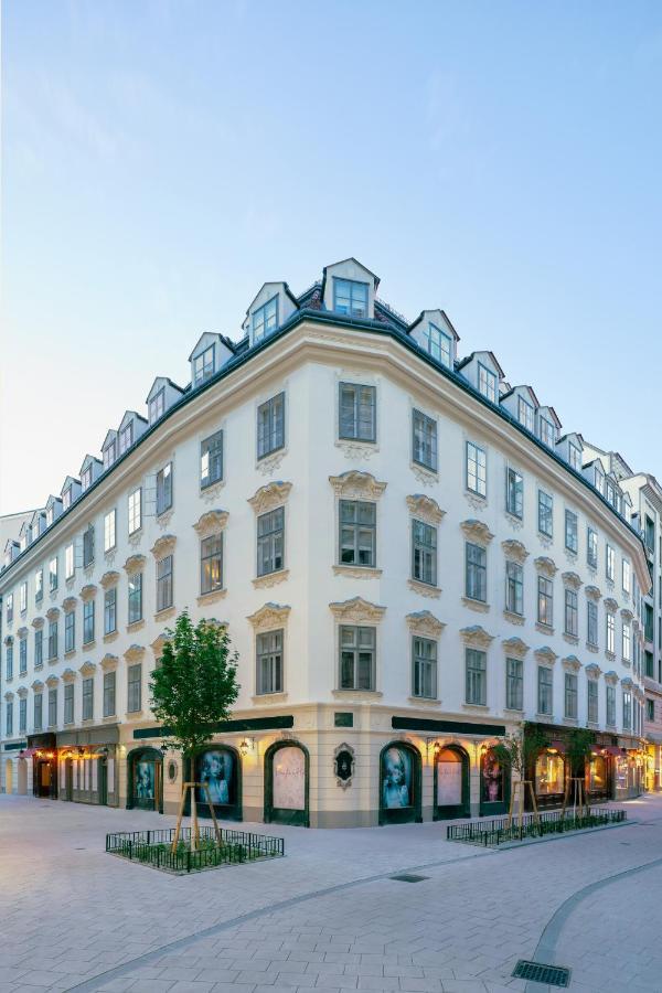 The Leo Grand Hotel Vienna Exterior photo The hotel in 2012