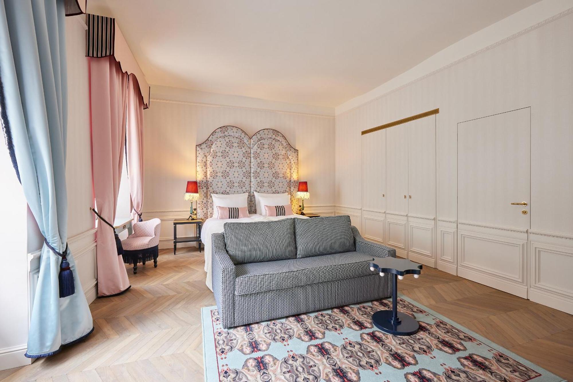 The Leo Grand Hotel Vienna Exterior photo A suite at the Hotel Axelmannstein