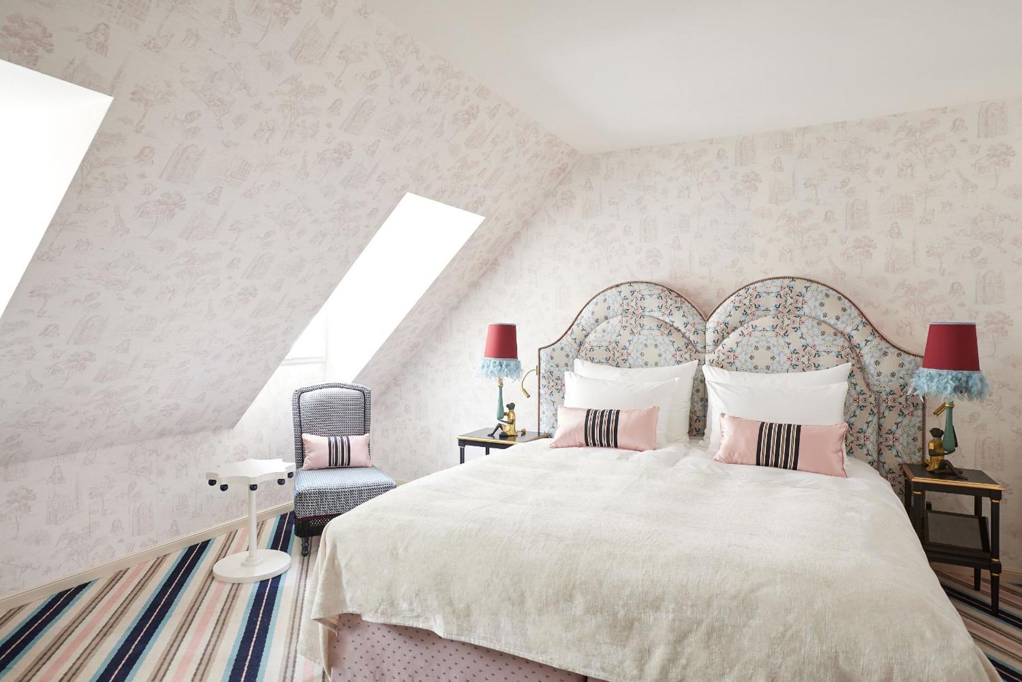 The Leo Grand Hotel Vienna Exterior photo A bedroom at the hotel