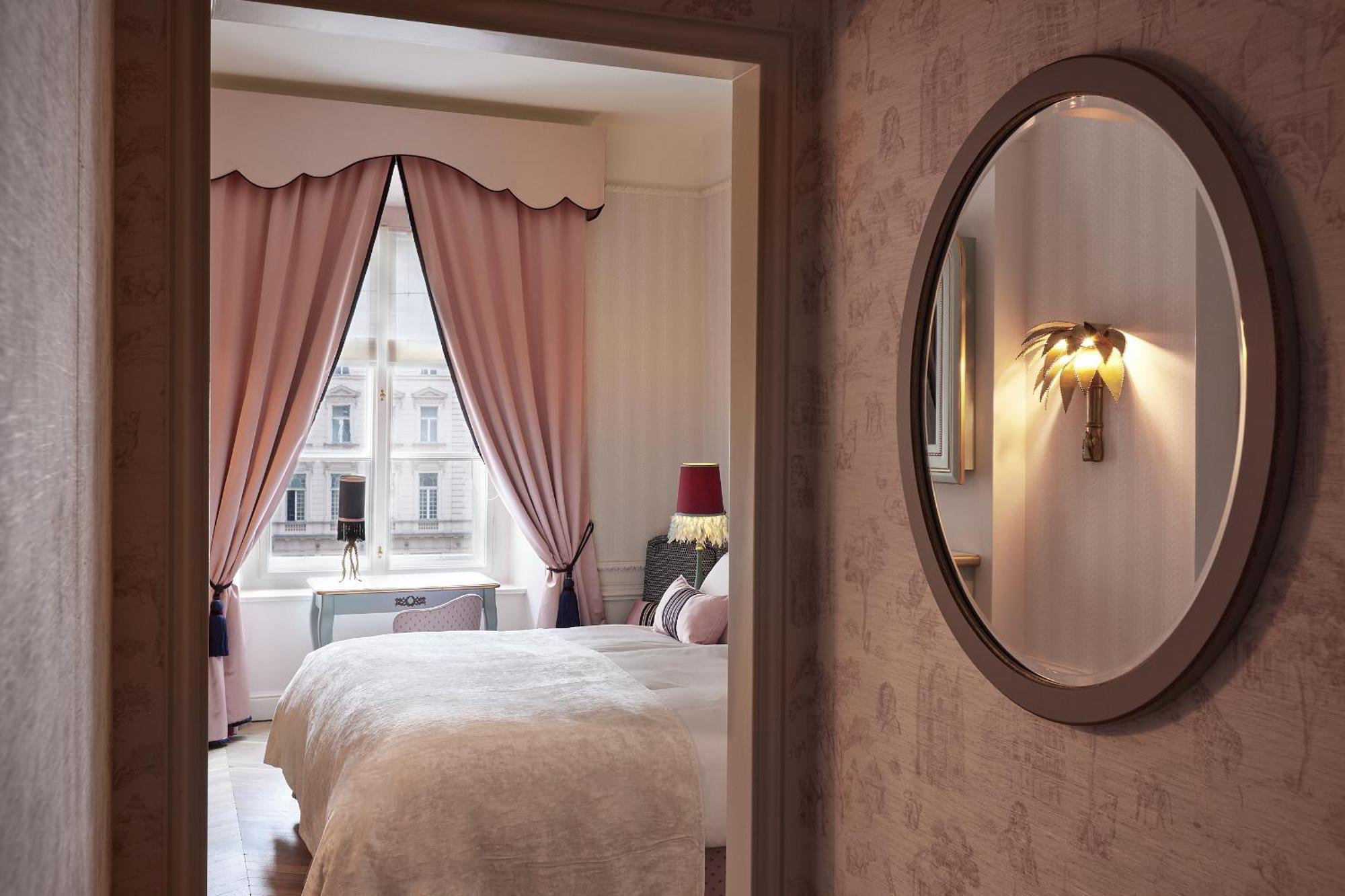 The Leo Grand Hotel Vienna Exterior photo A room at the hotel