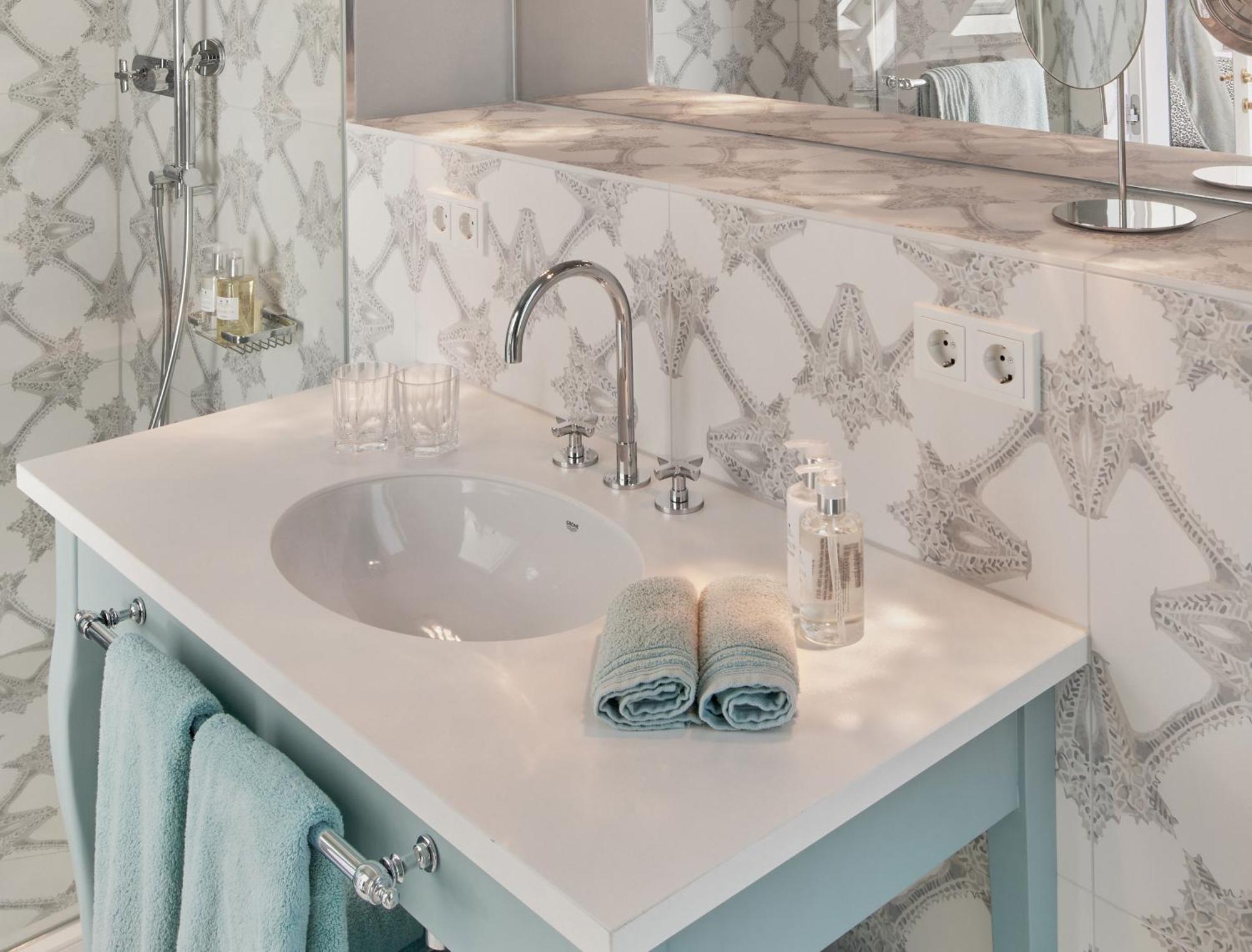The Leo Grand Hotel Vienna Exterior photo Bathroom